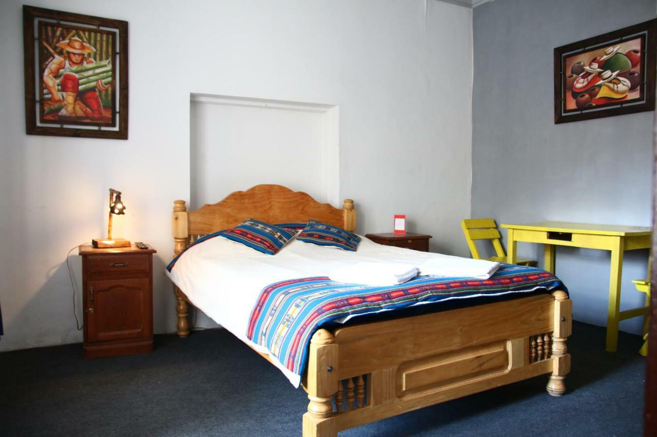 Jaguar House Hostel Cochabamba Buitenkant foto